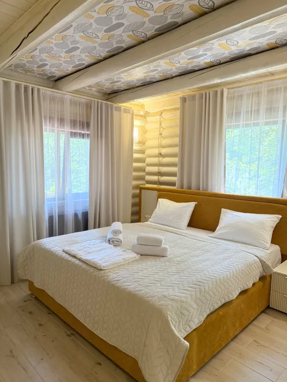 Vip дом с четырьмя спальнями и кухней