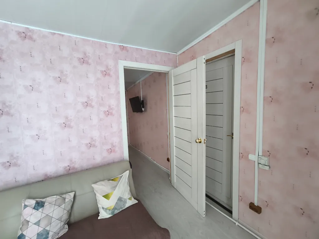 Комфортабельный 2-этажный дом с панорамным остеклением и русской баней