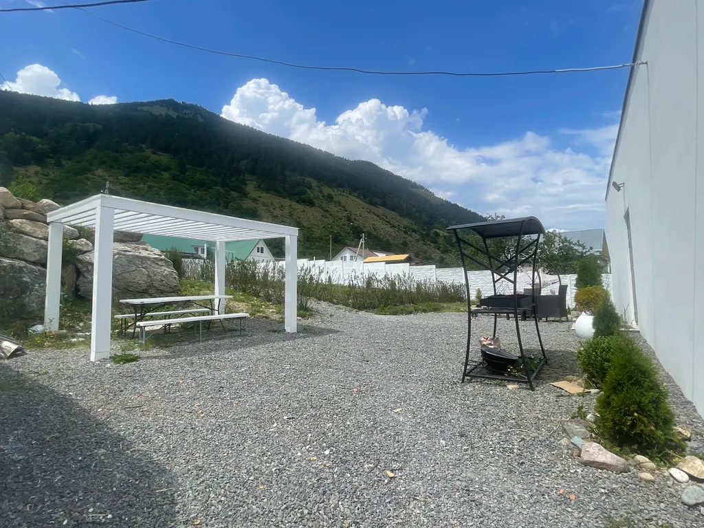 Коттедж Neon с видом на горы, подогреваемым бассейном, баней, чаном