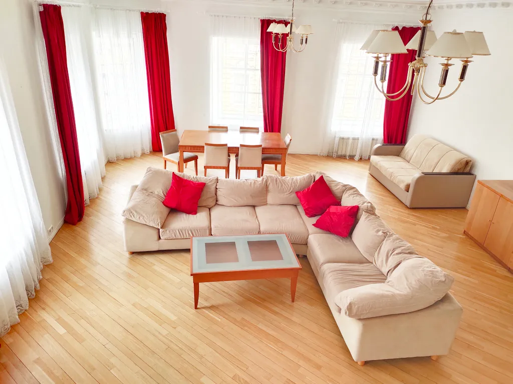 Квартира с большой гостиной с видом — аренда посуточно в Санкт-Петербург