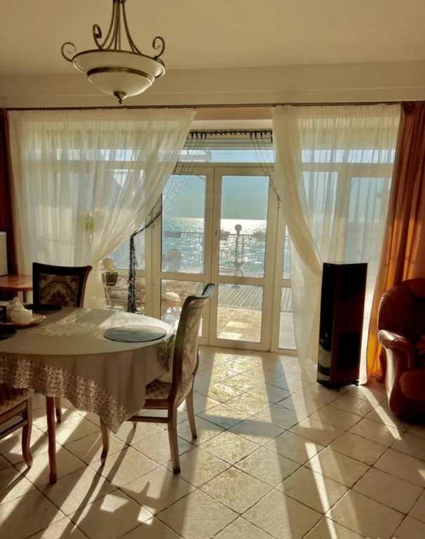 Коттедж у моря