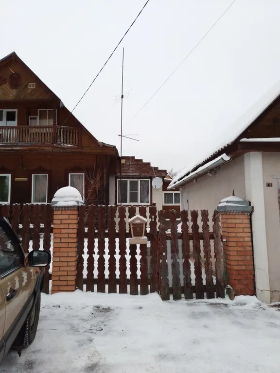 Дом у реки в центре города