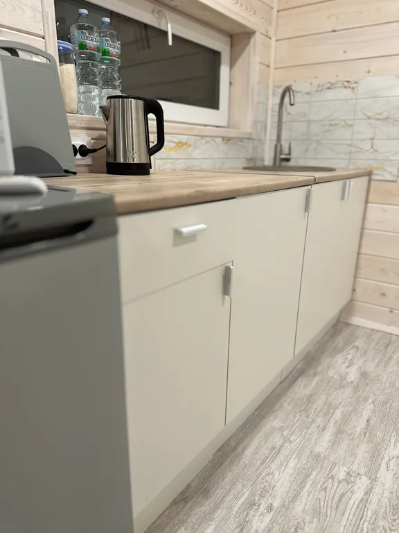 Уютный домик в древних липах