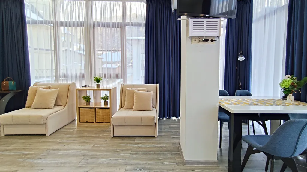 Панорамный апартамент-студия с роскошным видом на горы, в центре