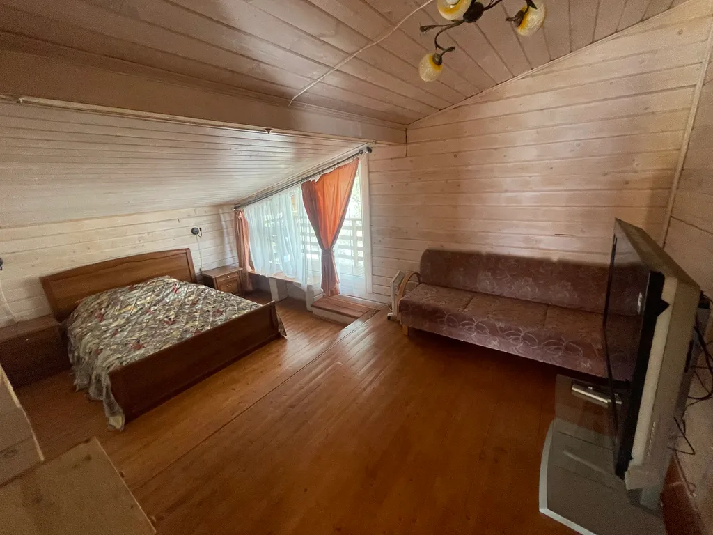 Большой уютный деревянный коттедж на самом берегу Ладожских шхер