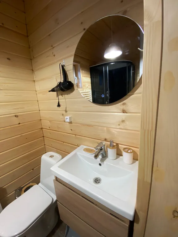 Уютный домик с панорамным видом на лес