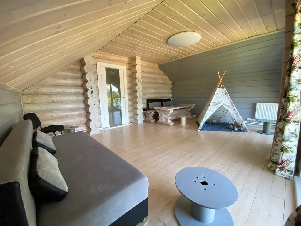 Деревянный комфортабельный дом на берегу озера