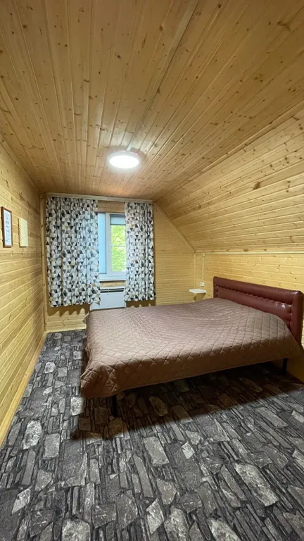 Уютный Дом в лесу с камином.