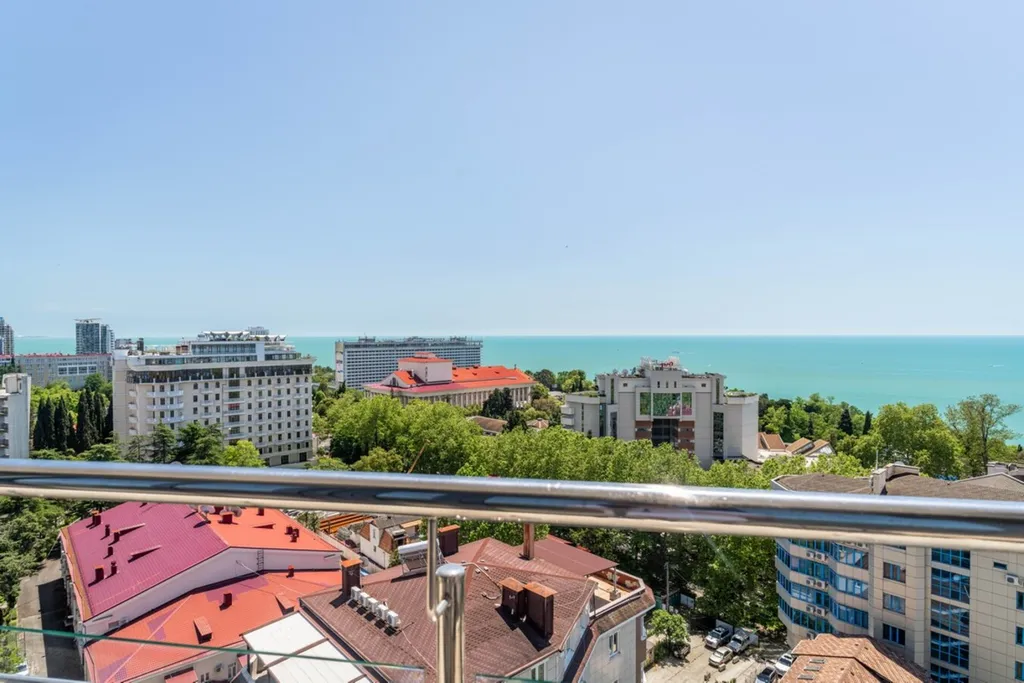 Квартира Квартира Трёхкомнатный Люкс, прямой вид на море, пляж и набережная в 5 минутах — Сочи