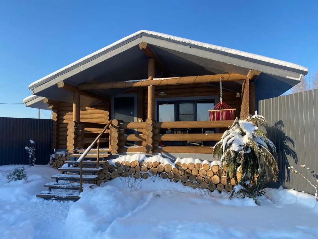 Домик со своим прудом и баней