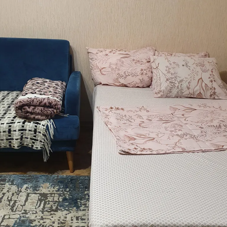 Комната в 3х комнатной квартире для девушки