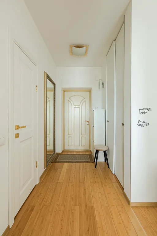 Светлый апартамент около ТЦ Dana Mall