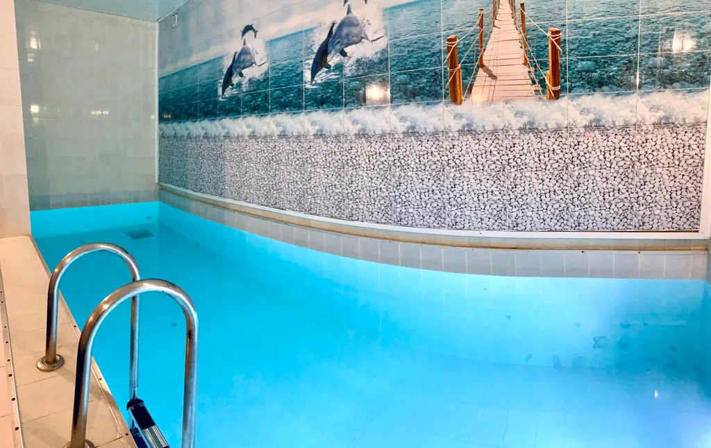 Дом с бассейном