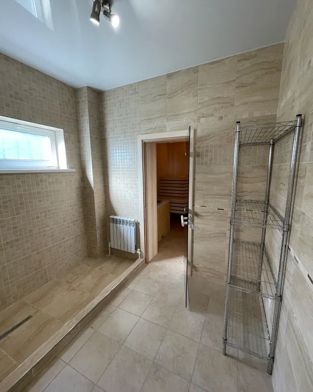 Дом с баней и бассейном