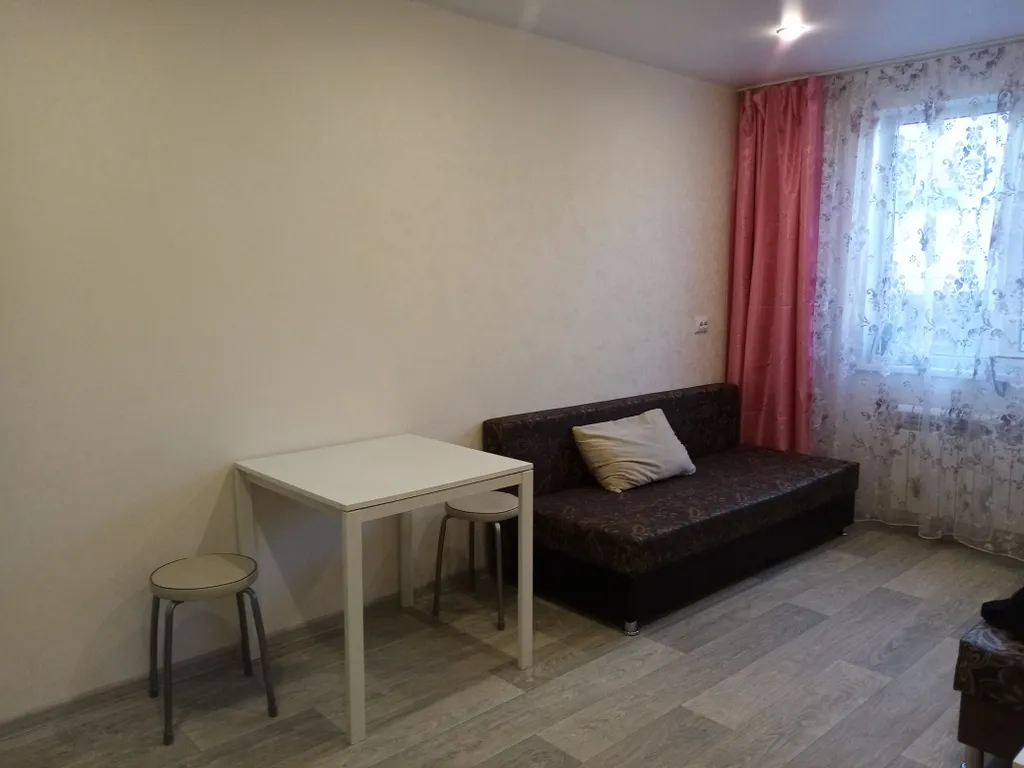 Гостинка-студия в центре у метро Геологическая