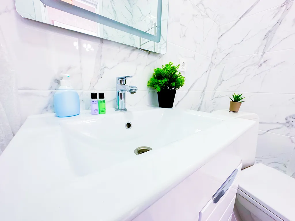 Рядом с Хан шатыр. Центр города Астана