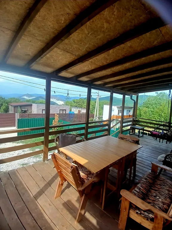 Дом на горе, можно с собакой