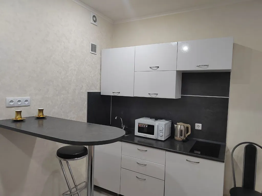 Уютная квартира-студия в новом элитном районе города — аренда посуточно в Октябрьский