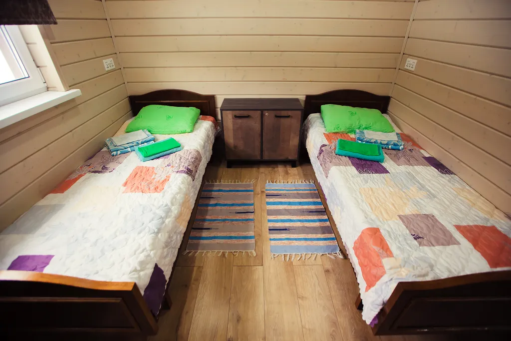 Уютный коттедж в деревенском стиле на берегу озера