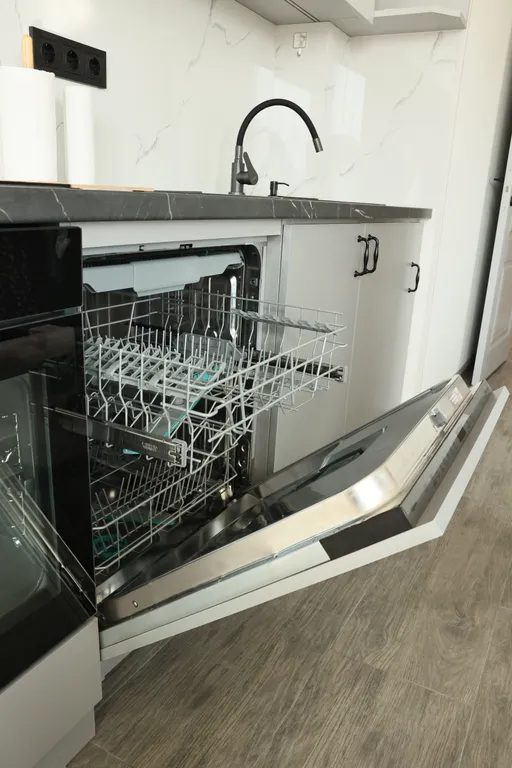 Солнечный 2-комнатный лофт с балконом у Французского университета