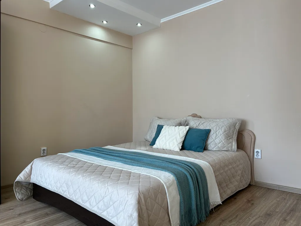 Теплая 1-к кв рядом с жд вокзалом. Не берем оплату за финальную уборку