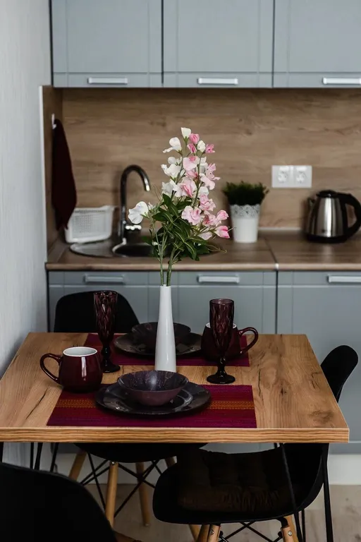 Новая просторная дизайнерская квартира с высокими потолками