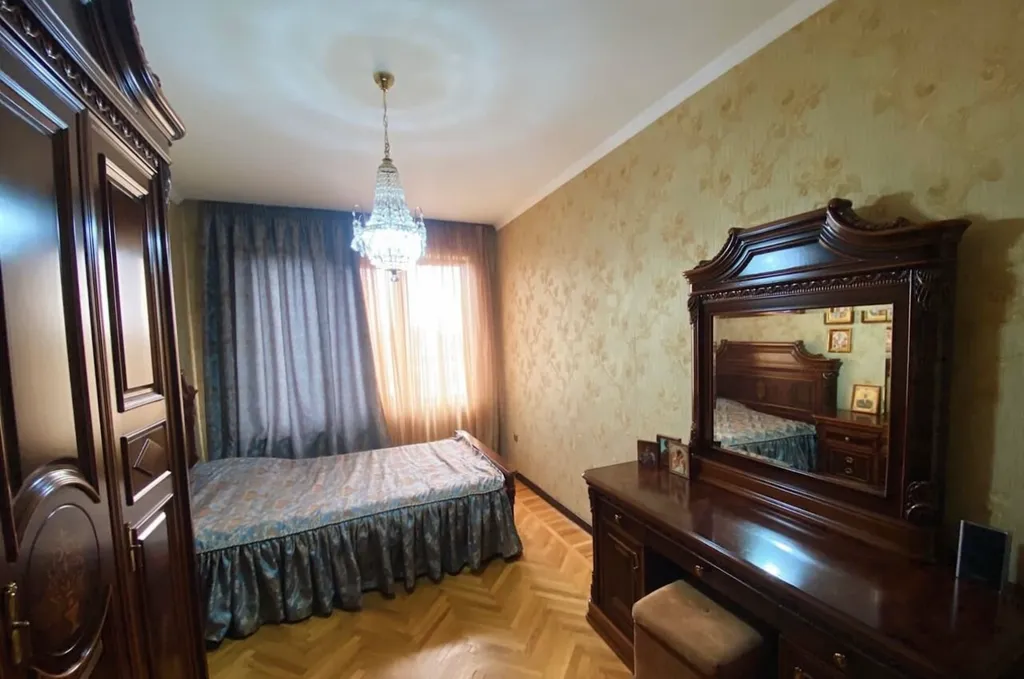 Четырехкомнатная квартира в центре г Сухум в 3х минутах от моря