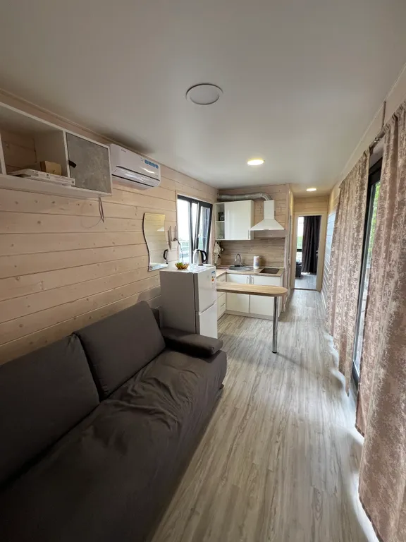 Домик в лесу с верандой и видом на море