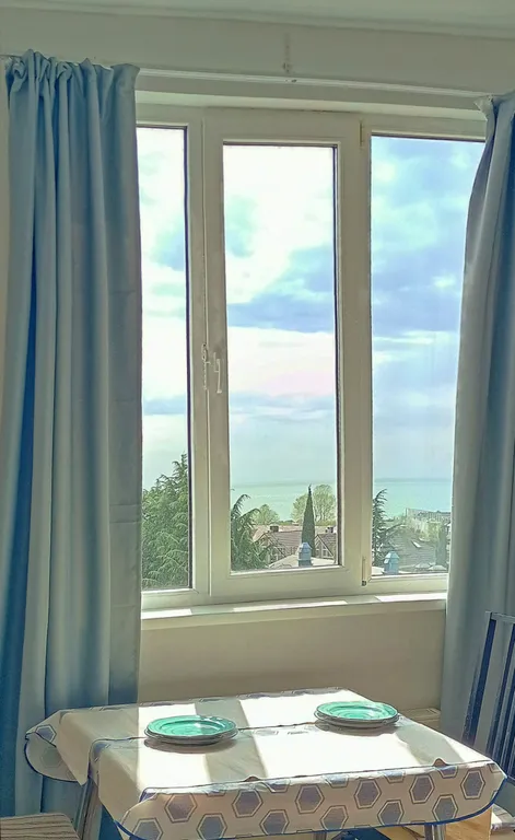 Квартира Квартира Атмосферный апартамент в морском стиле с видом на море в 300м до пляжа — Сириус