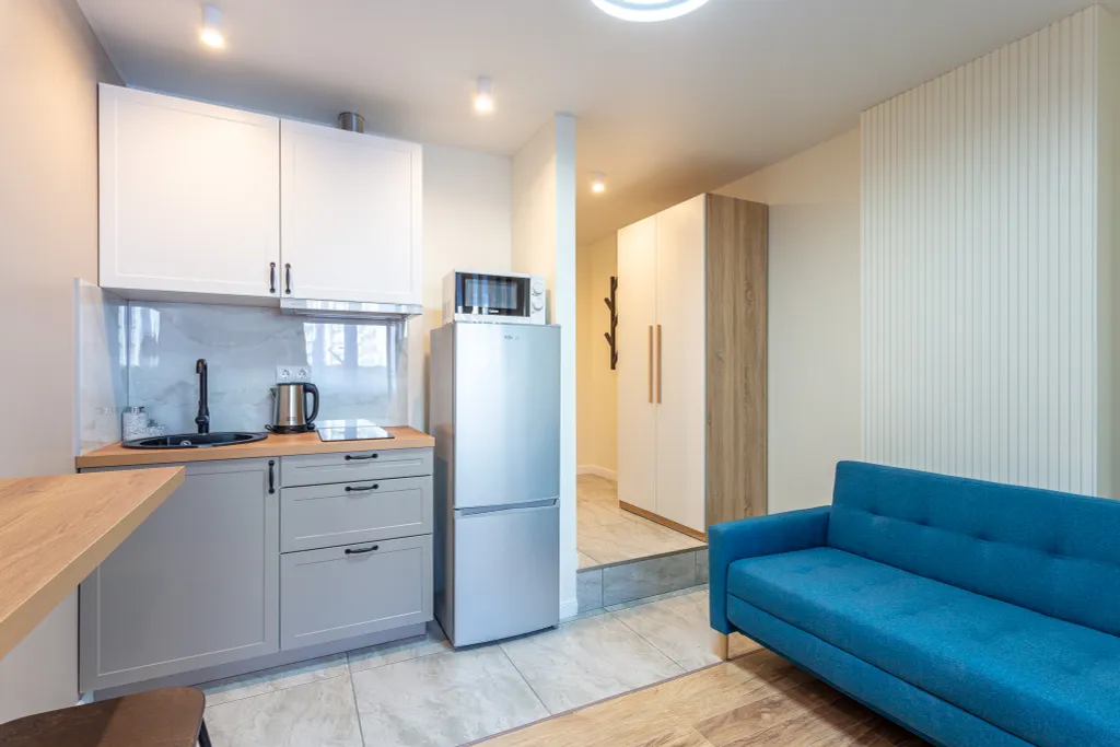 Современная студия Морент с ярким интерьером в жк фрукты