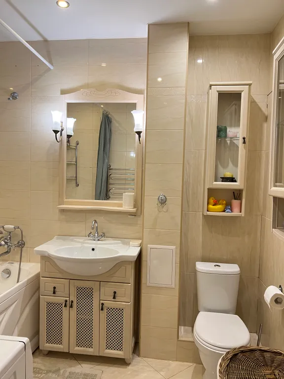 Светлая квартира с мансардой в центре города