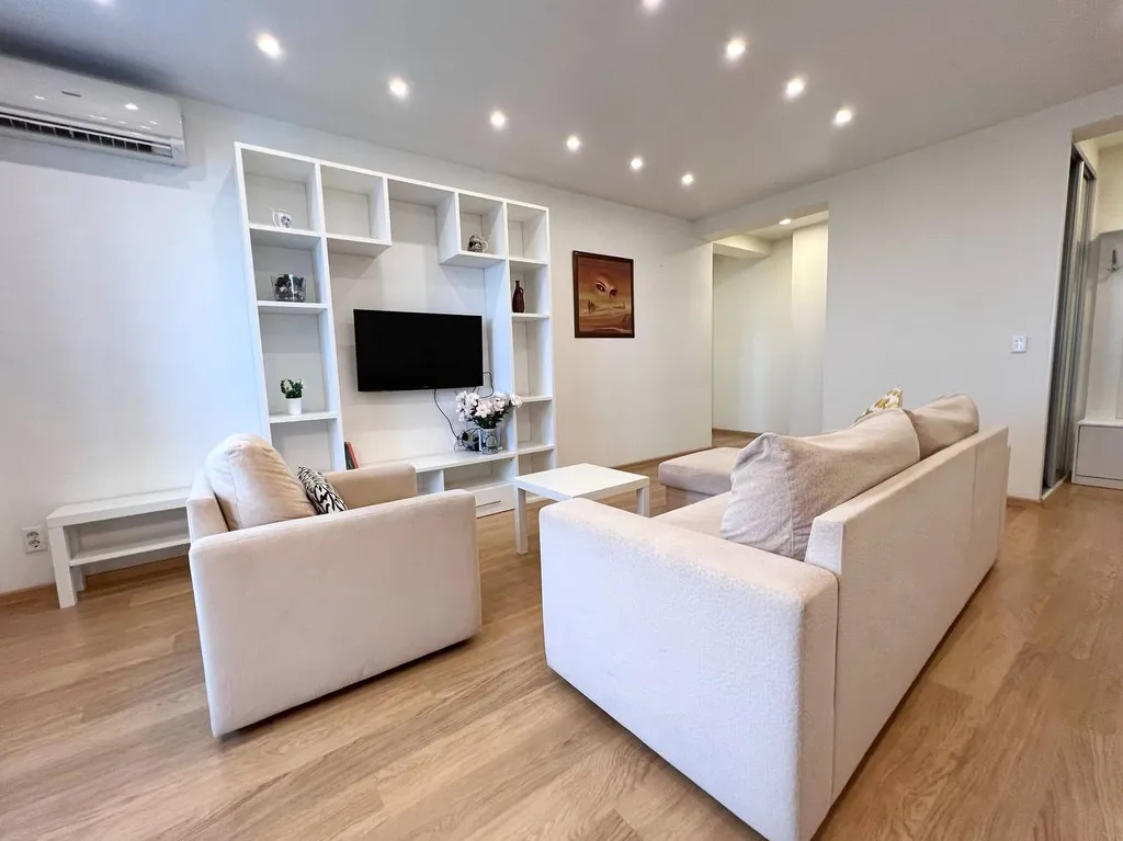 Квартира Стильные 2-комнатные апартаменты в новом доме в центре города с шикарным видом — аренда посуточно в Киров