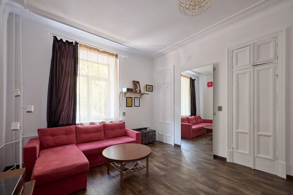 12-местный апартамент в ретро стиле с кинотеатром и Sony PS4