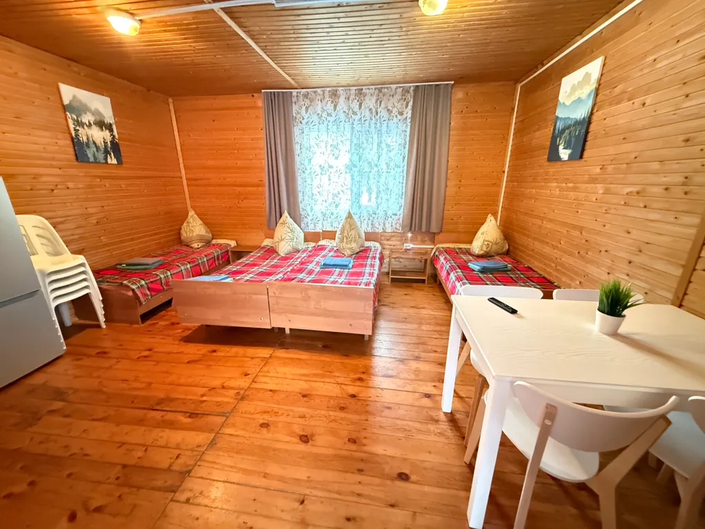 Квартира Жилая комната в деревянном домике четырёхместная — Апшеронск