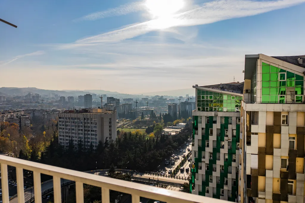 Уютная квартира с большим балконом и видом на город