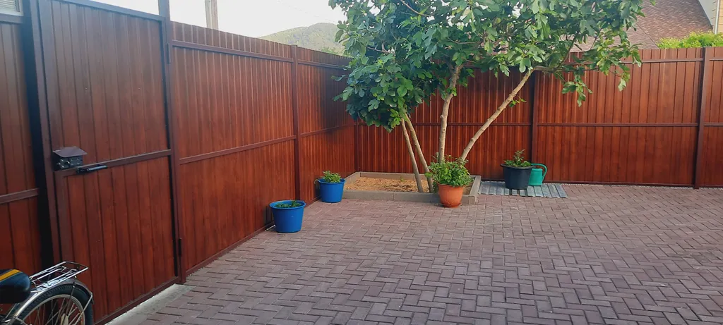 Домик с отдельным двором