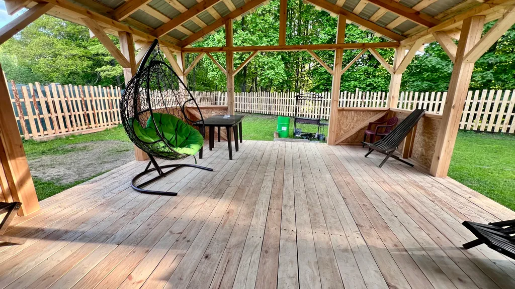 Рубленный дом - баня с террасой