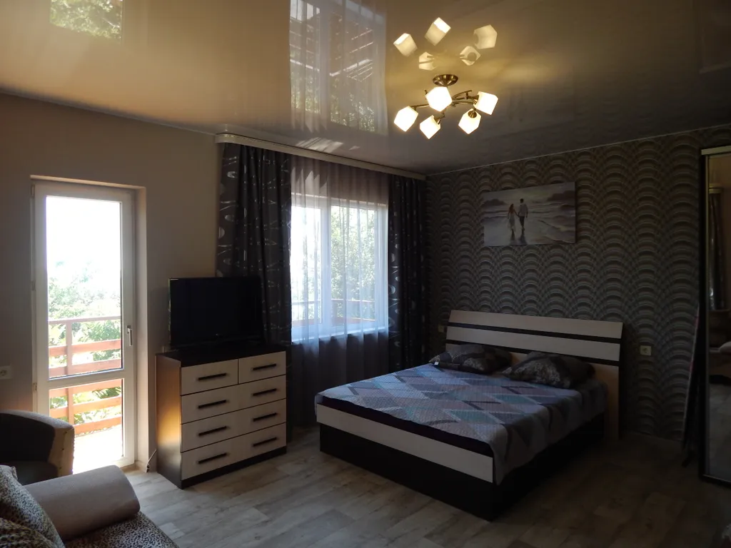 Коттедж Уютный номер с видом на море — аренда посуточно в Алупка