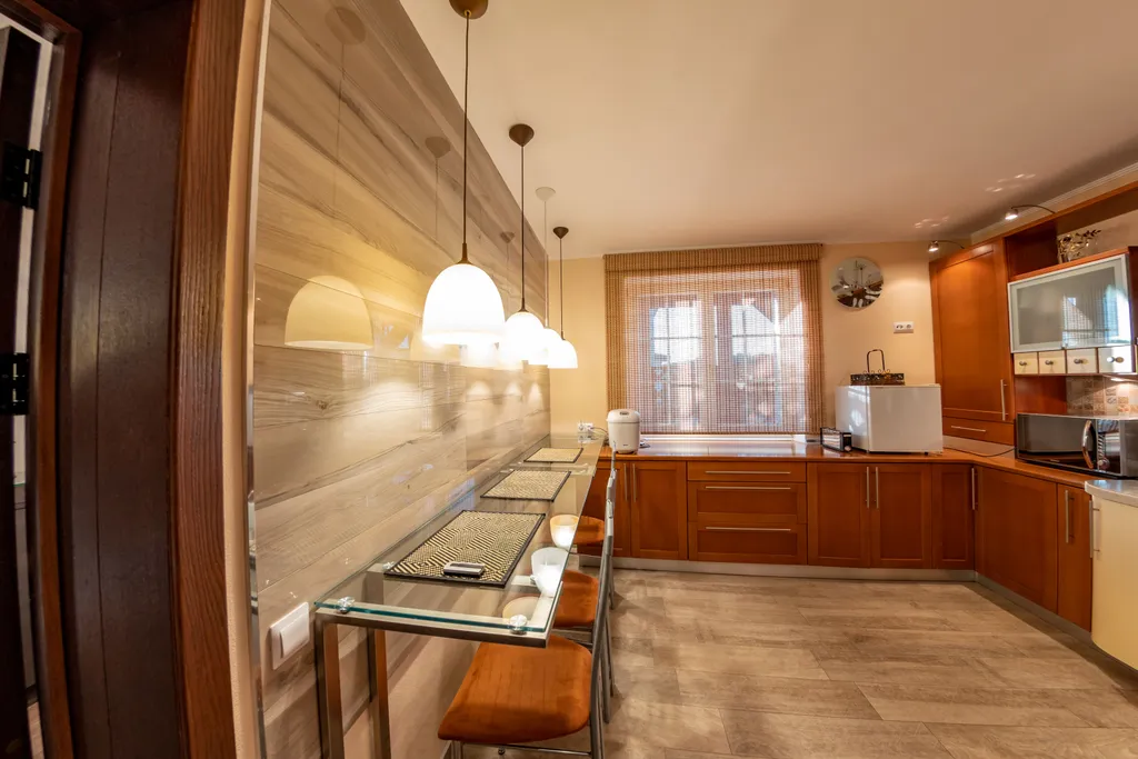 Вилла дзен с ванной спа и террасой с видом на сад