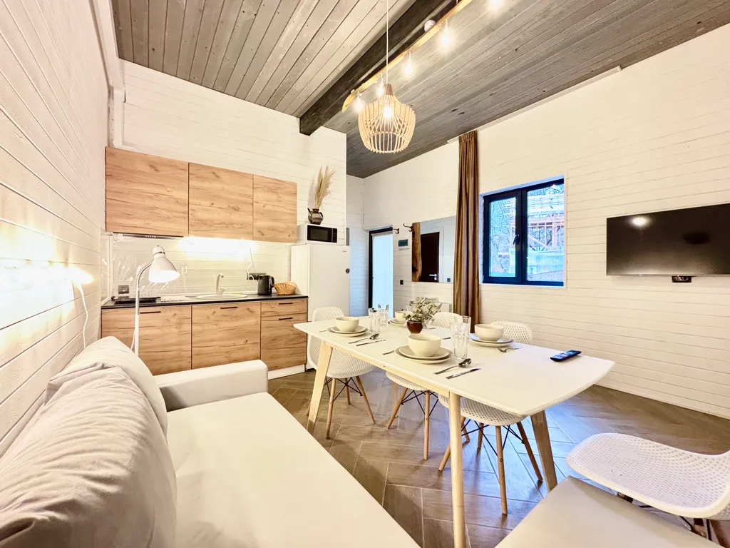 Кругозор- апартаменты, вид на озеро и горы