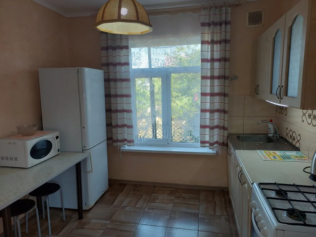 Уютный дом с видом на сад