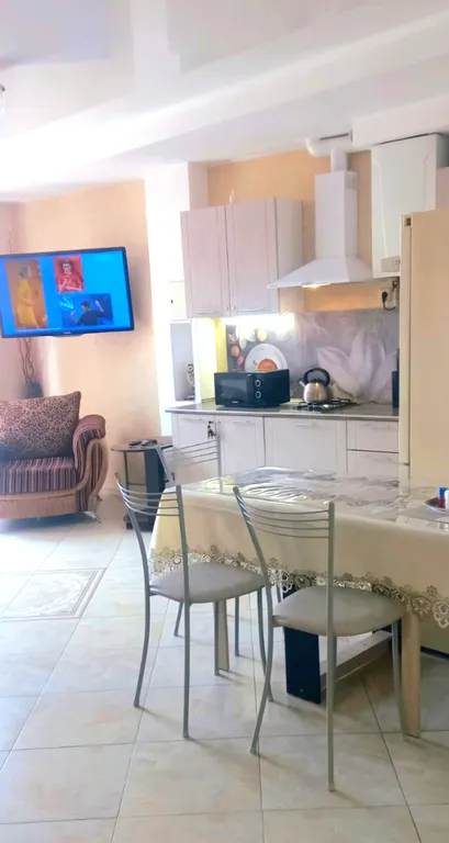 Большая двухкомнатная квартира в центре Адлера