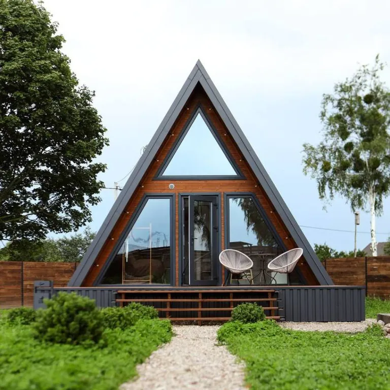 Треугольный дом с банным чаном A-freme paradise house by