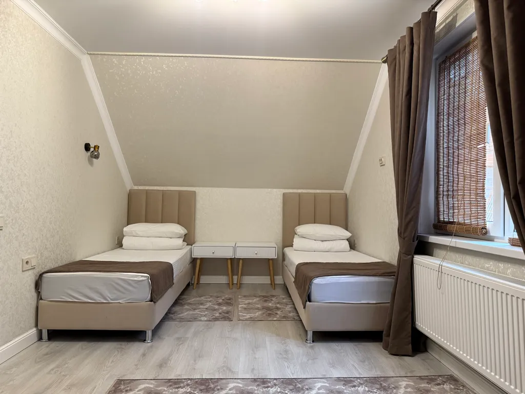 Malkar house с видом на гору Чегет