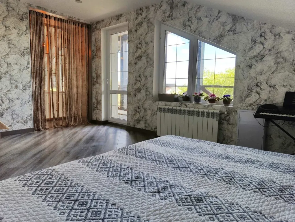 Уютный домик в деревне с беседкой и мангалом на улице