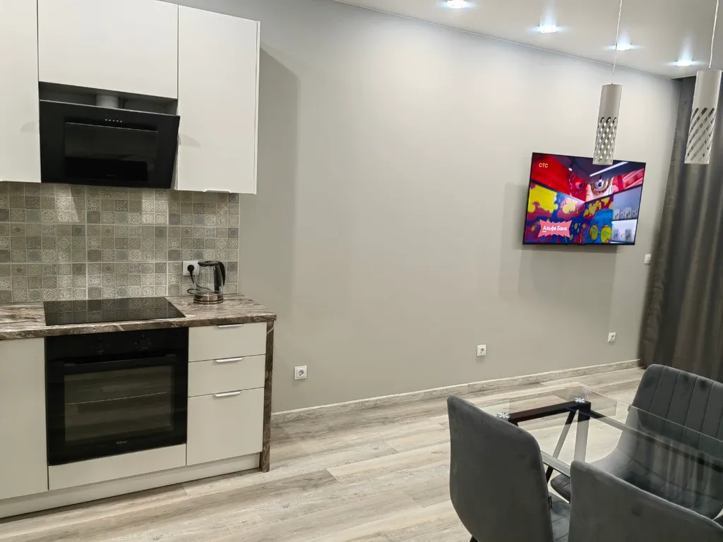 Квартира с новым ремонтом в закрытом ЖК Янтарь