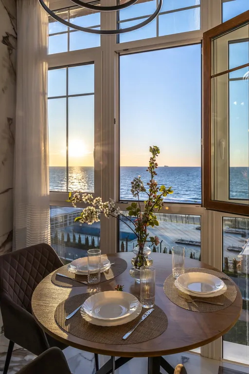 Дизайнерский апартамент с видом на море