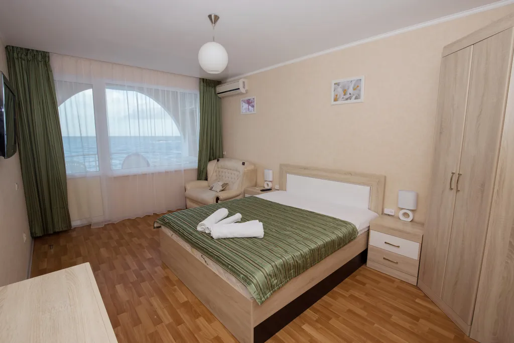 Двухкомнатная квартира у самого моря!(первая линия) — аренда посуточно в Утес