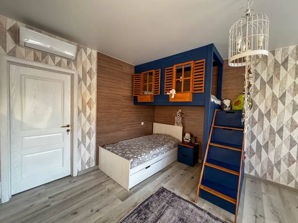 Таунхаус с дизайнерским ремонтом и террасой