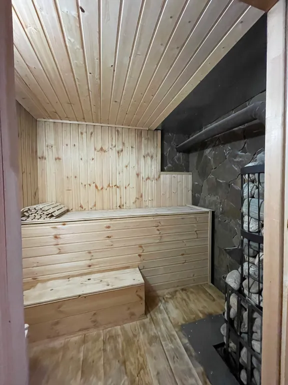 Дом с бассейном, баней и чаном